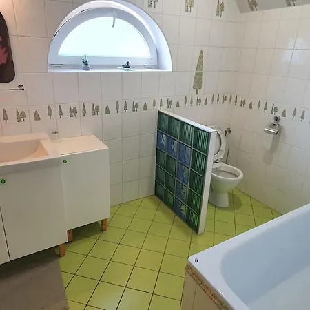 House With 3 Bedrooms And Pool Nyaraló *