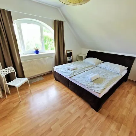 Nyaraló House With 3 Bedrooms And Pool Dunajska Luzna