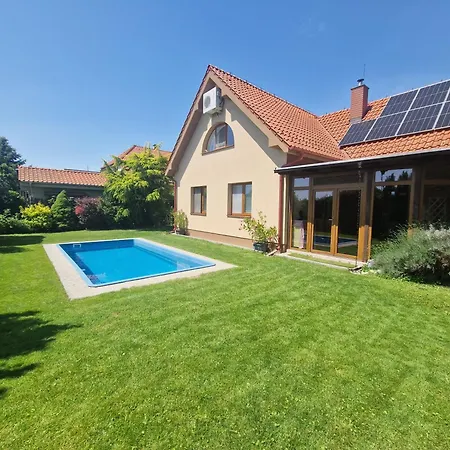 House With 3 Bedrooms And Pool