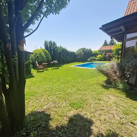 House With 3 Bedrooms And Pool Nyaraló *