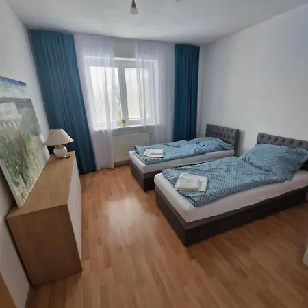 House With 3 Bedrooms And Pool 度假居