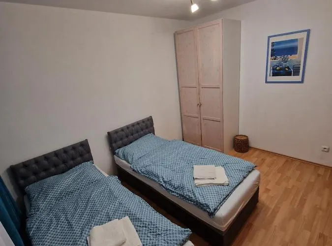 House With 3 Bedrooms And Pool Hébergement de vacances