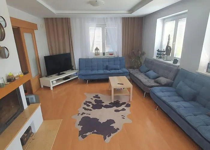 Hébergement de vacances House With 3 Bedrooms And Pool